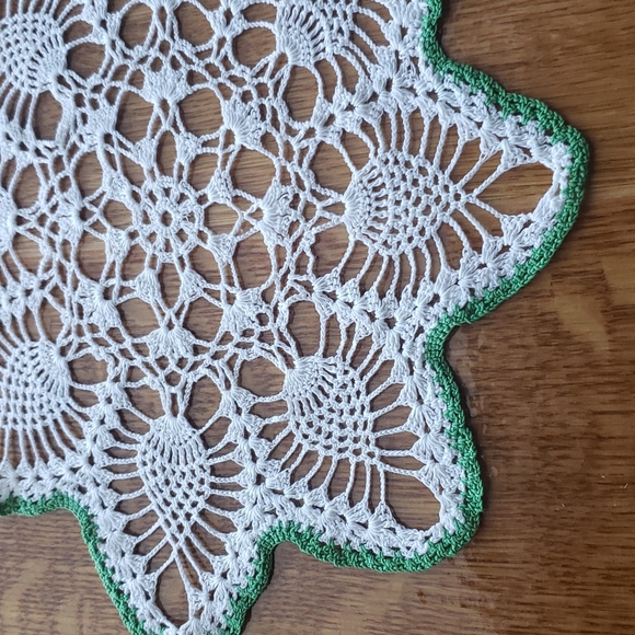 Handmade doili table decor 3 - Picture 3 of 3